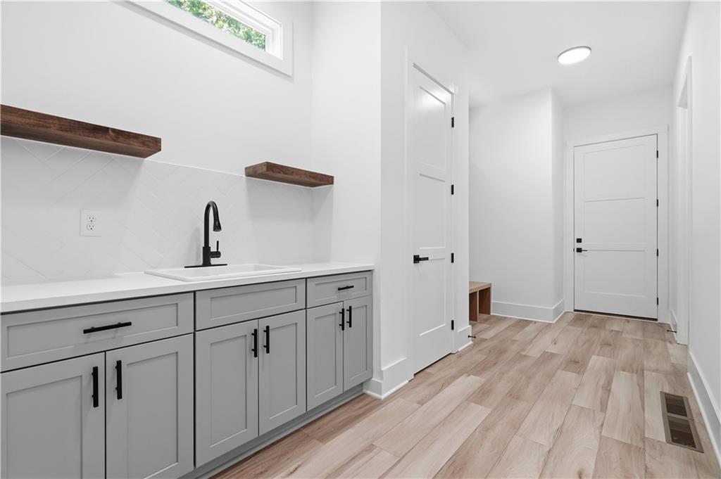 5676 Meadow View Drive Property Photo 20