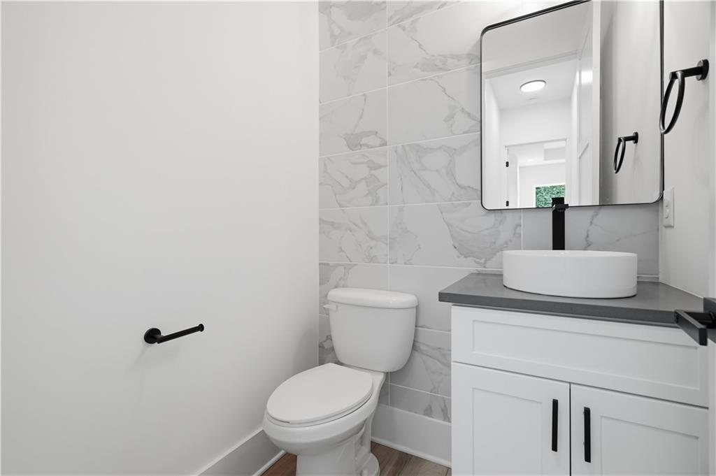 5676 Meadow View Drive Property Photo 28