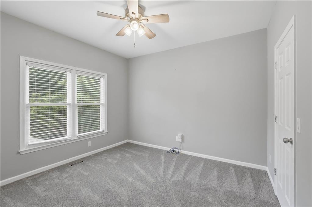160 Treadstone Overlook Property Photo 18