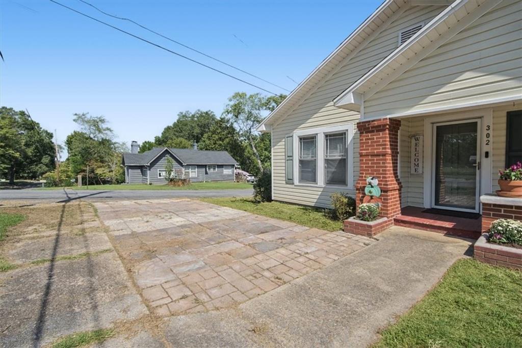 302 Hampton Street Property Photo 4
