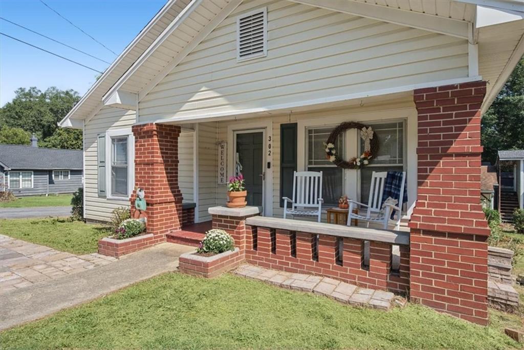 302 Hampton Street Property Photo 5