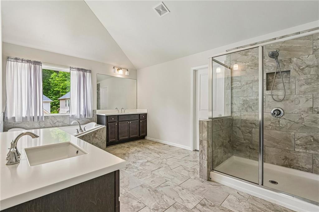 129 Edinburgh Drive Property Photo 24