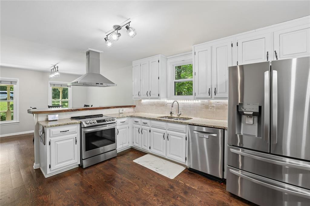 3832 Whitney Place Property Photo 10