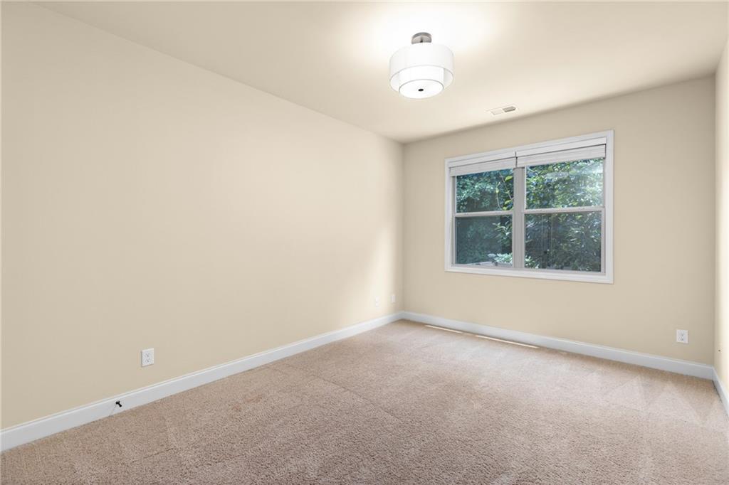 1075 Crescent Ridge Drive Property Photo 27