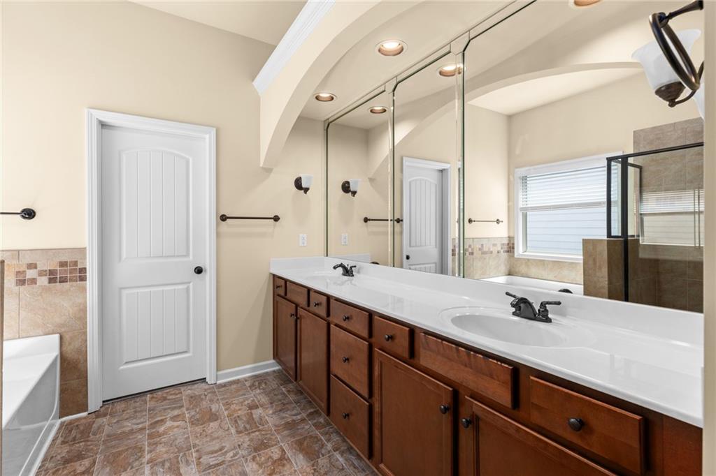 1075 Crescent Ridge Drive Property Photo 48