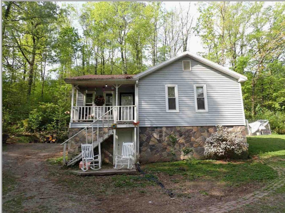 194 Cagle Road Property Photo 1