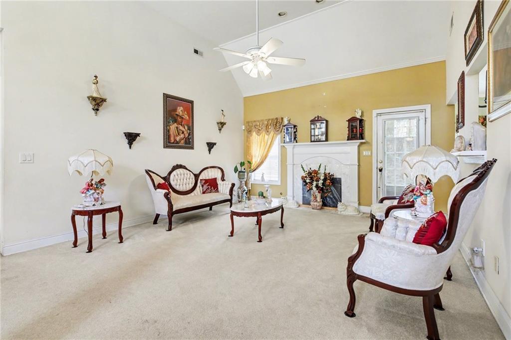 1041 Olive Drive Property Photo 4