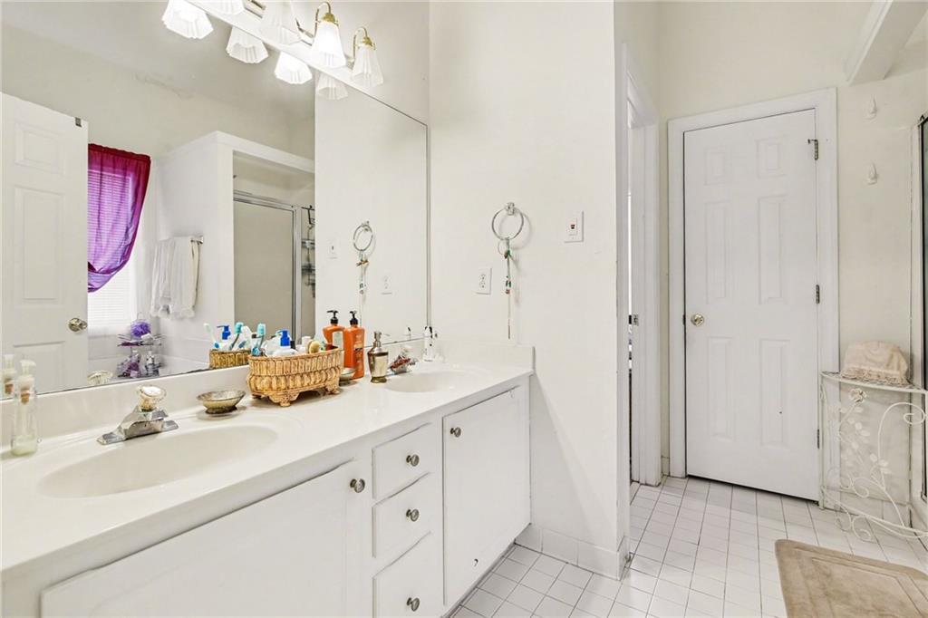 1041 Olive Drive Property Photo 14