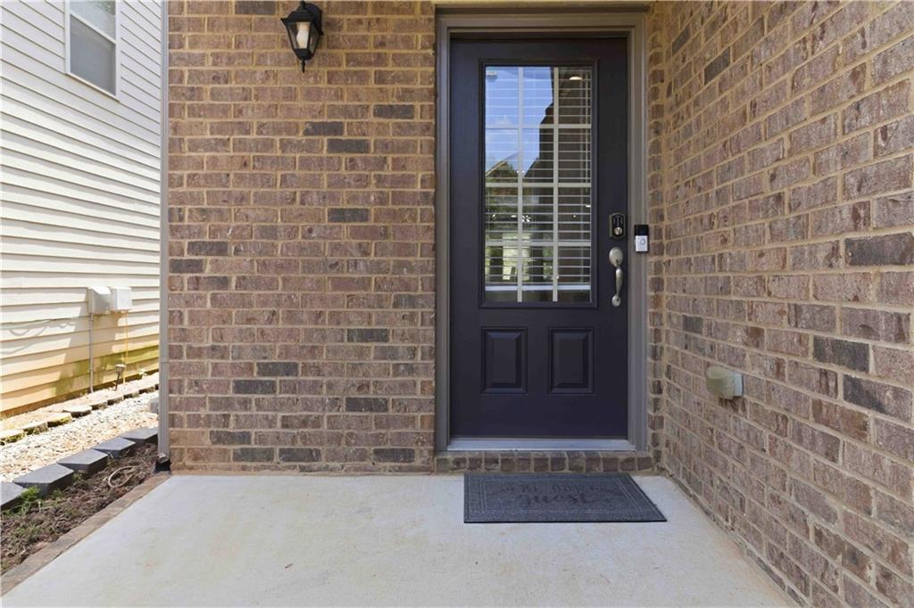 2618 Lake Manor Circle Property Photo 4