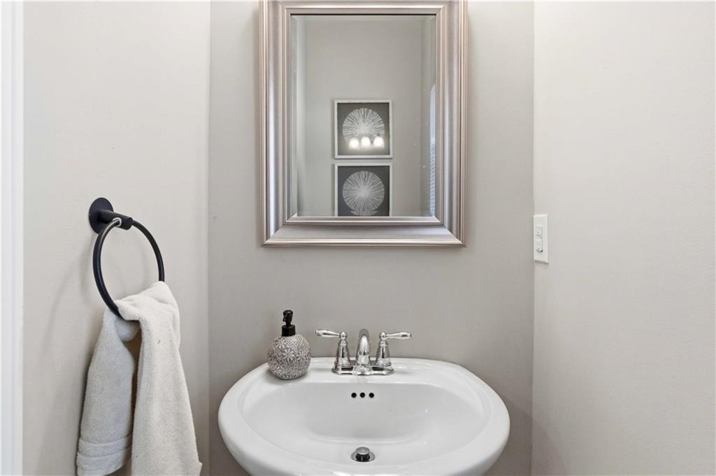 2618 Lake Manor Circle Property Photo 14