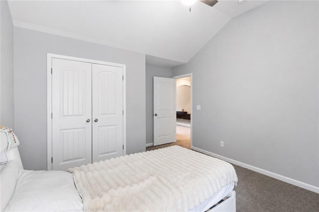 2618 Lake Manor Circle Property Photo 20