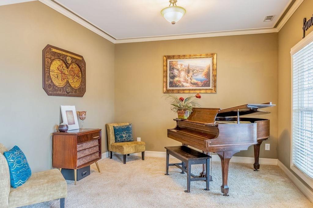 209 Suffolk Way Property Photo 13
