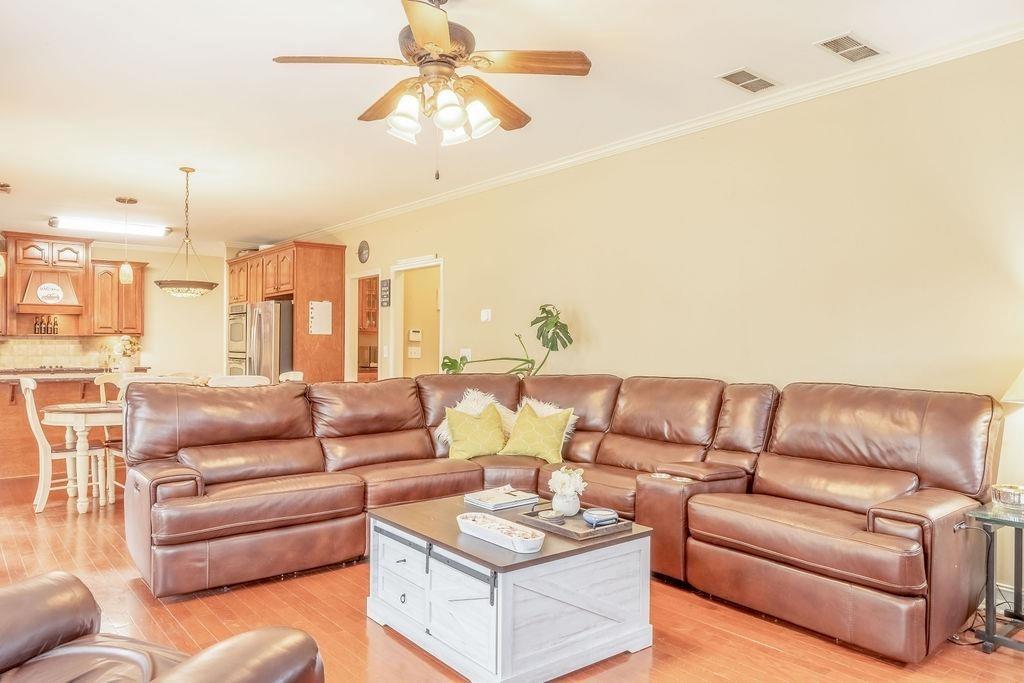 209 Suffolk Way Property Photo 23