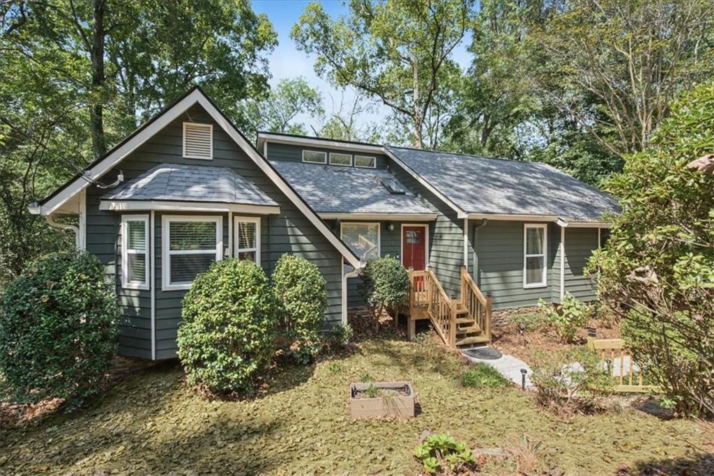 98 Geraldine Drive Se Property Photo 1