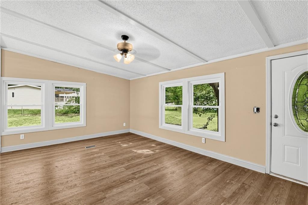240 Norfolk Dr Property Photo 6