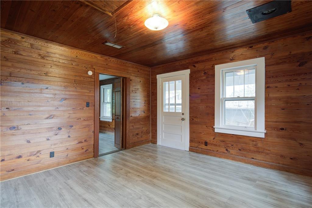 7985 Midway Road Property Photo 11