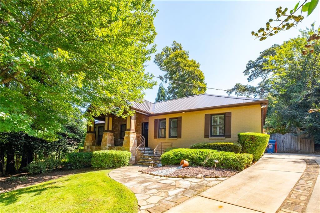 1661 Geary Drive Nw Property Photo 1