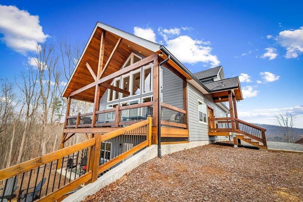 1016 Twisted Oak Road Property Photo 4
