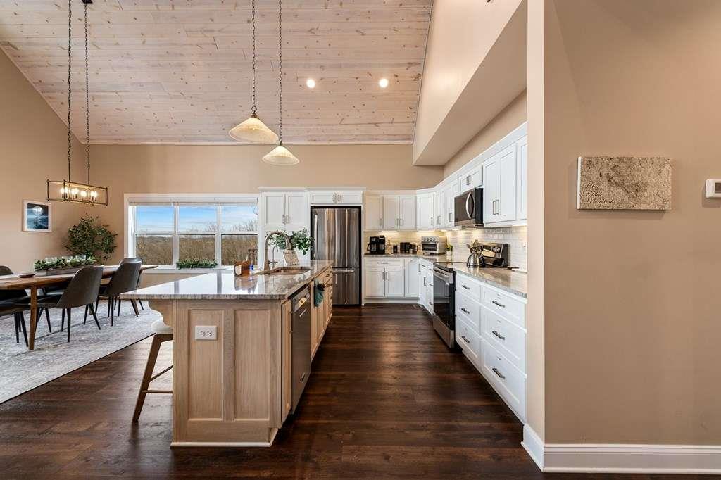 1016 Twisted Oak Road Property Photo 20