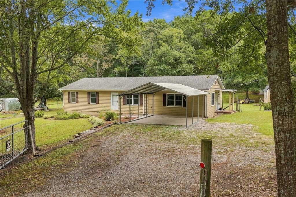 1639 Flowery Branch Road Property Photo 1