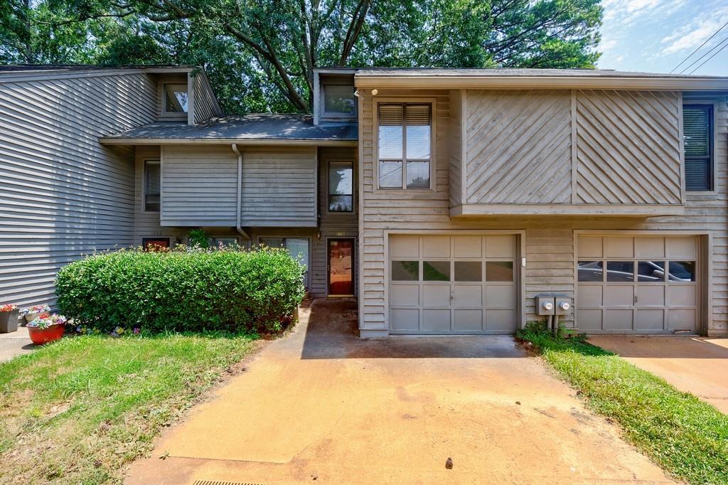 1002 Creatwood Circle Se Property Photo 1