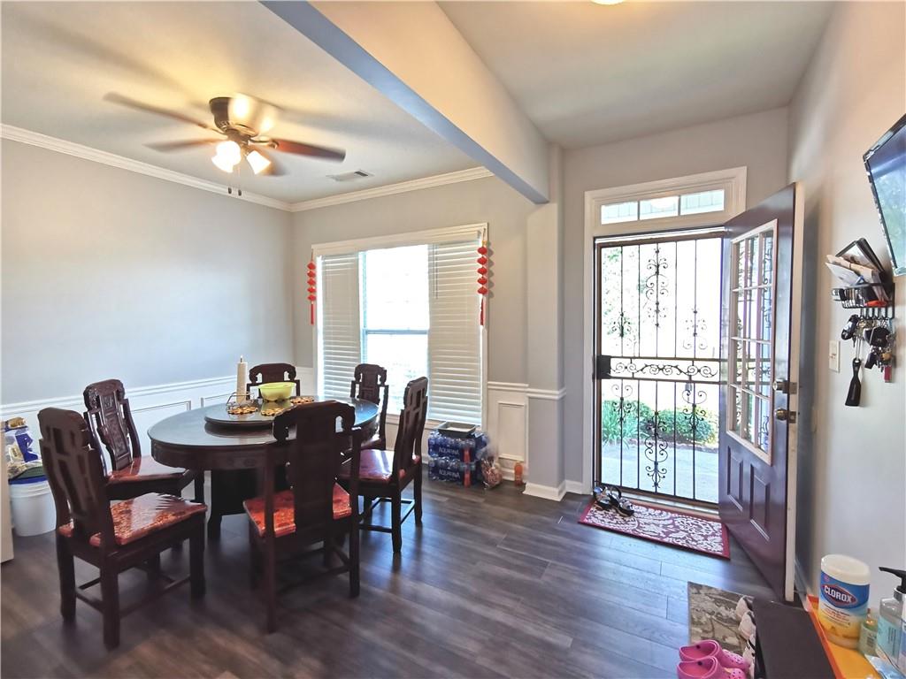 1913 Executive Drive Property Photo 3