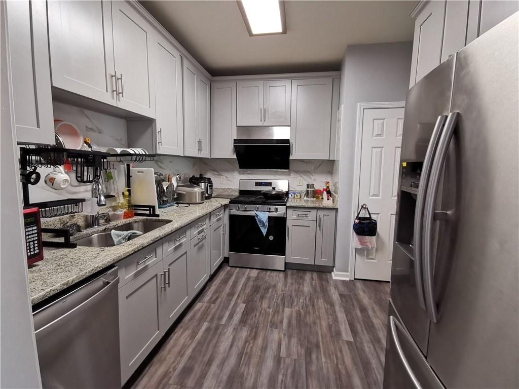 1913 Executive Drive Property Photo 7