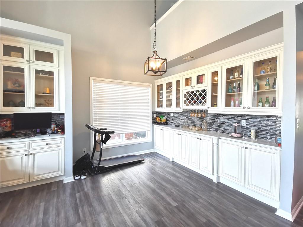 1913 Executive Drive Property Photo 14
