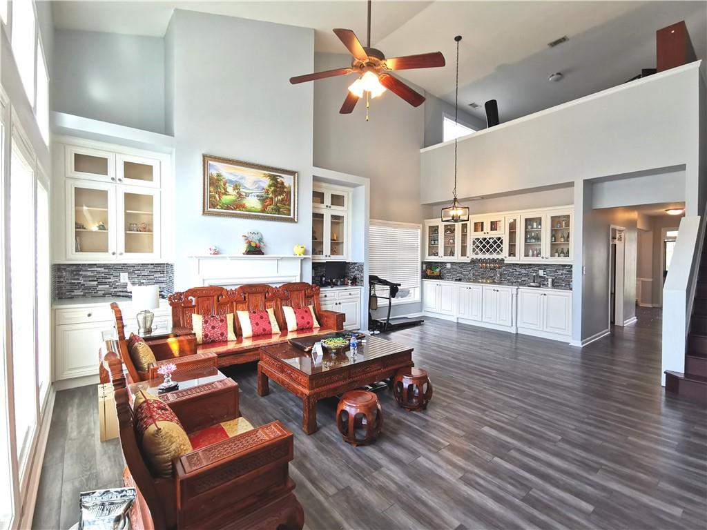 1913 Executive Drive Property Photo 17