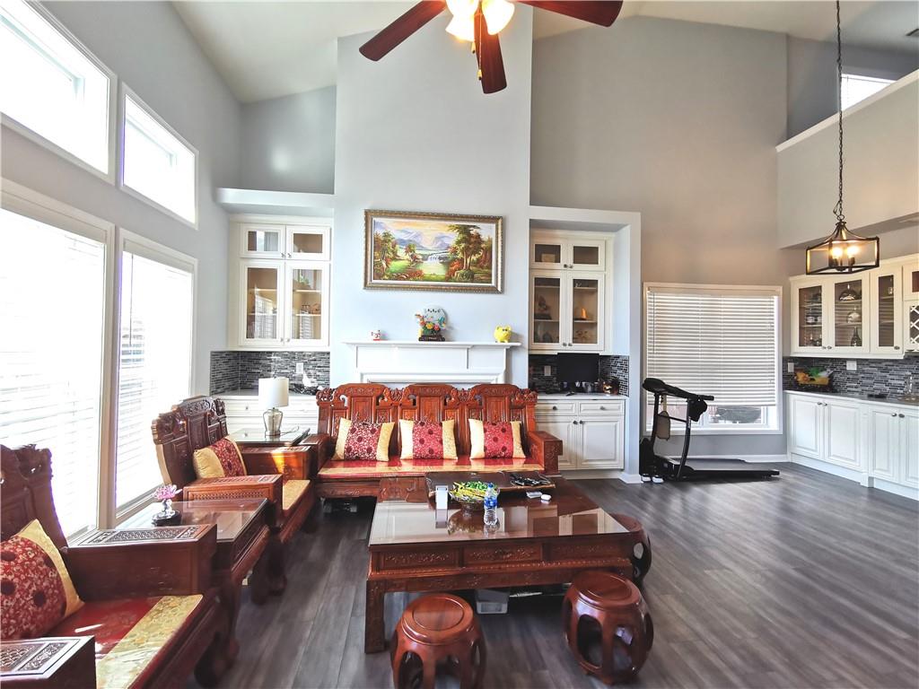 1913 Executive Drive Property Photo 18