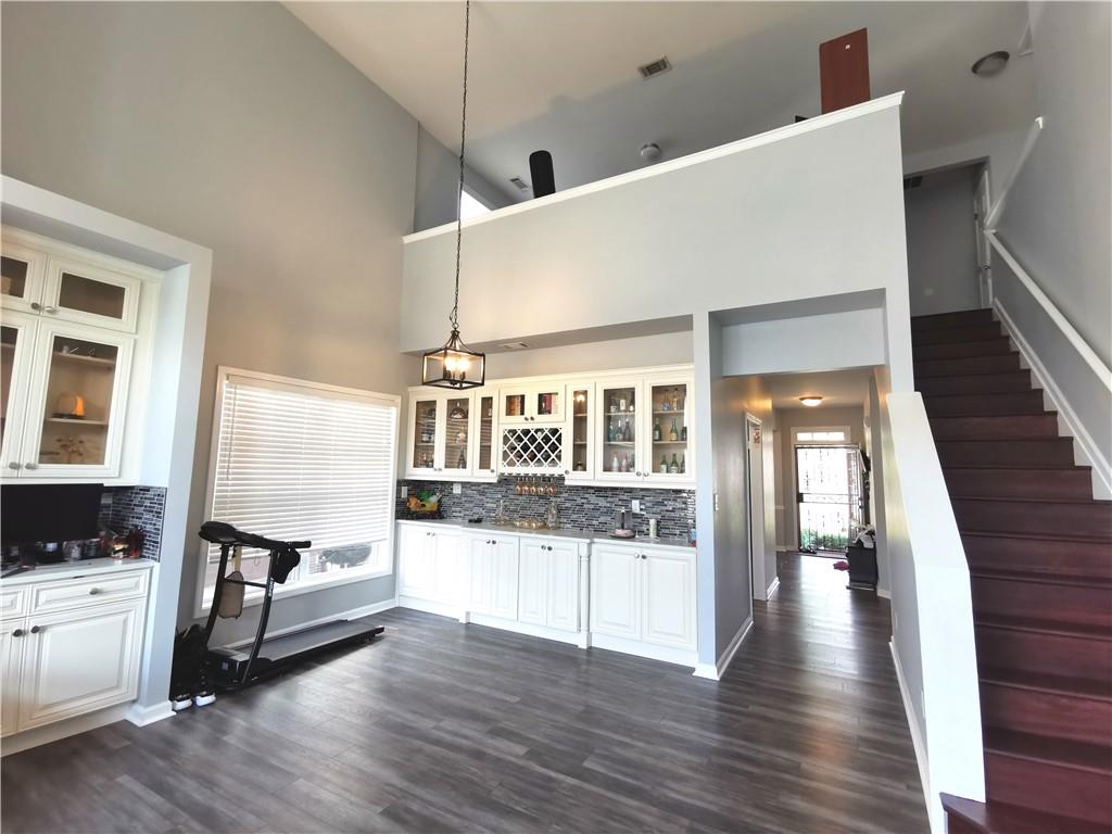 1913 Executive Drive Property Photo 20