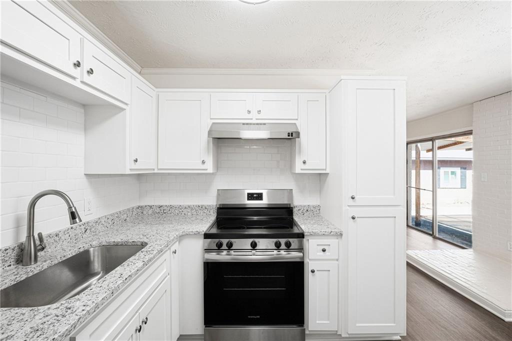 30 Roberts Lane Property Photo 6