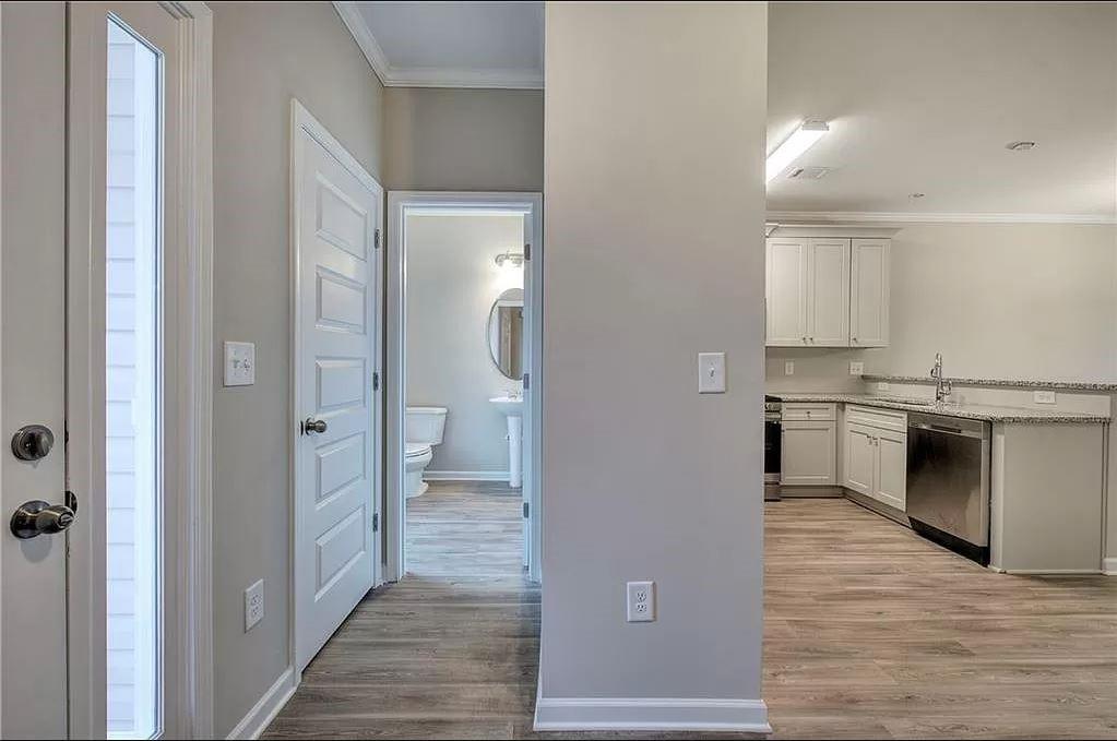 305 Melody Lane Ne Property Photo 3