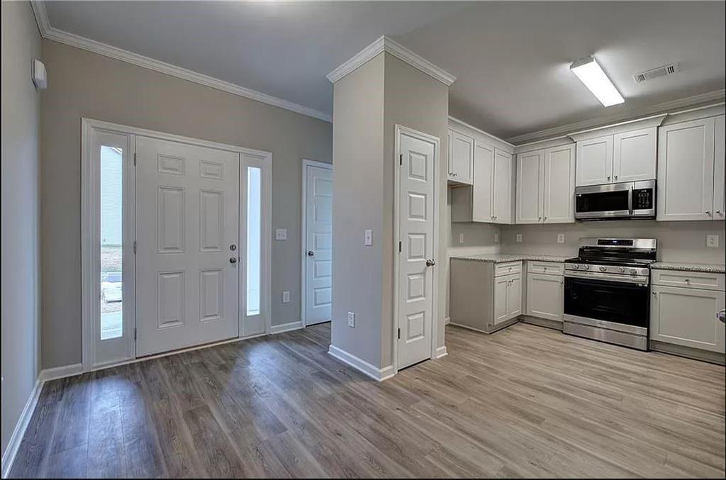 305 Melody Lane Ne Property Photo 4
