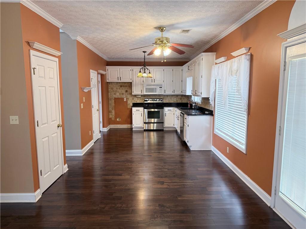 209 Ashley Drive Property Photo 16