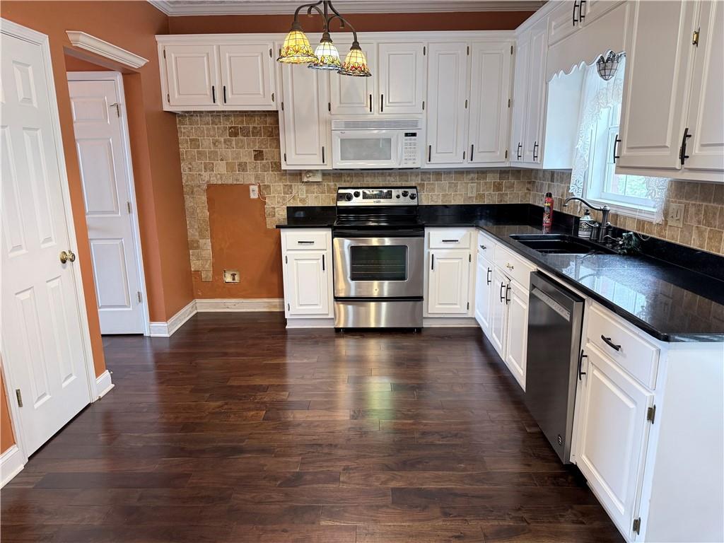 209 Ashley Drive Property Photo 17