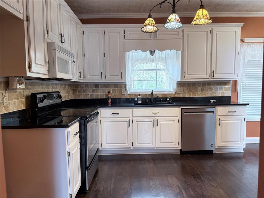 209 Ashley Drive Property Photo 18