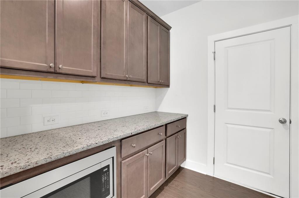1252 Windmill Parkway Property Photo 12