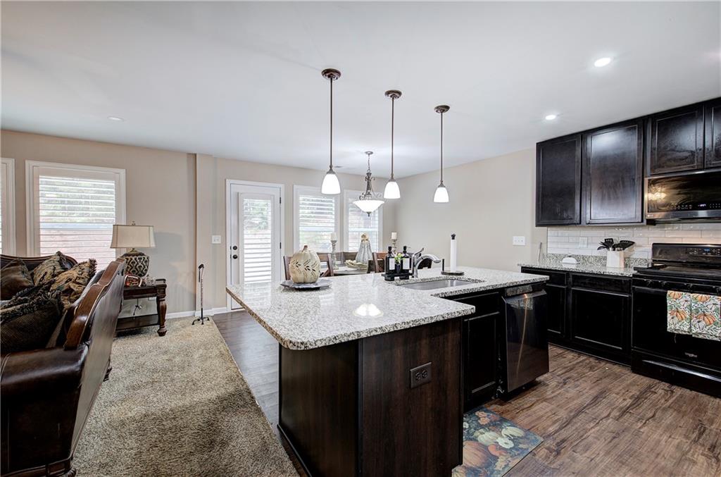 100 Moonlit Trail Property Photo 9