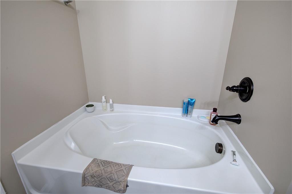 100 Moonlit Trail Property Photo 33