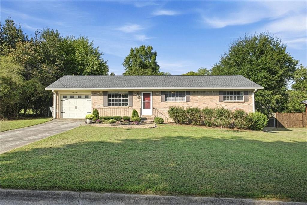 950 Meadowbrook Lane NW Property Photo 1