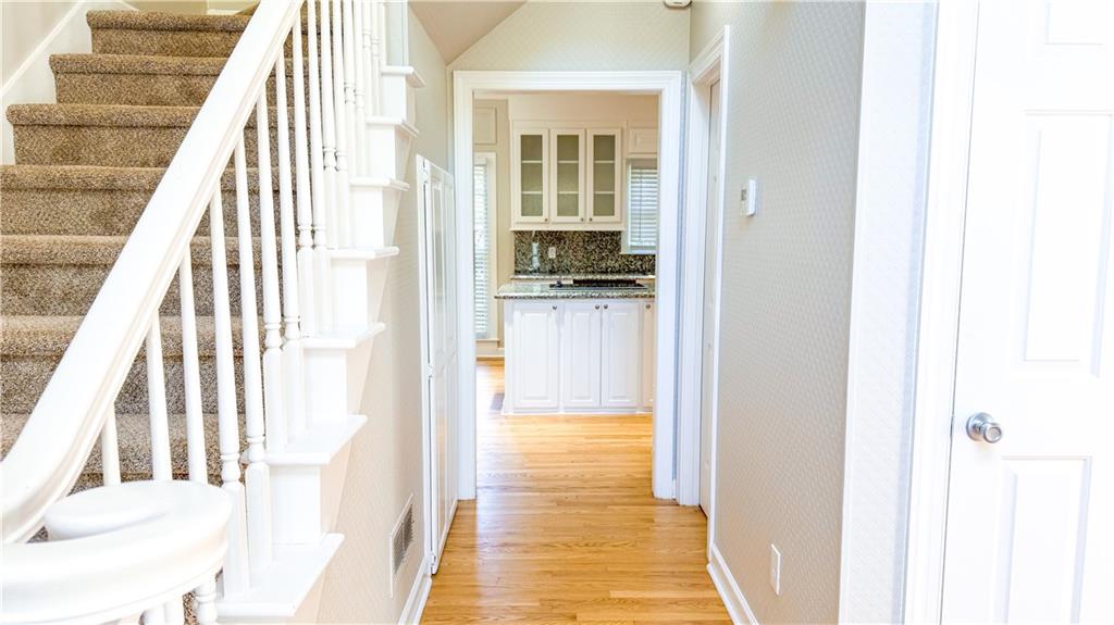 5630 Vicarage Walk Property Photo 4