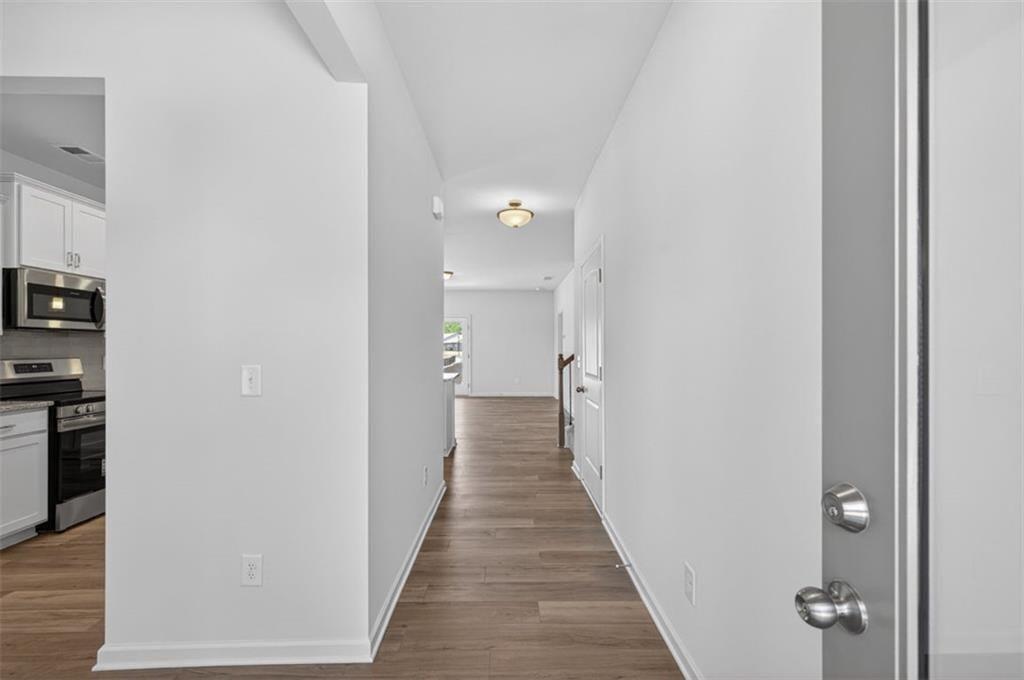 709 Sinclair Lane Property Photo 2