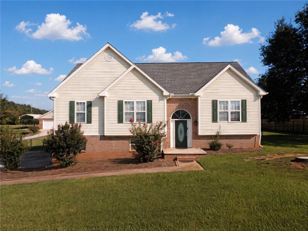 425 Freedom Drive Property Photo 1