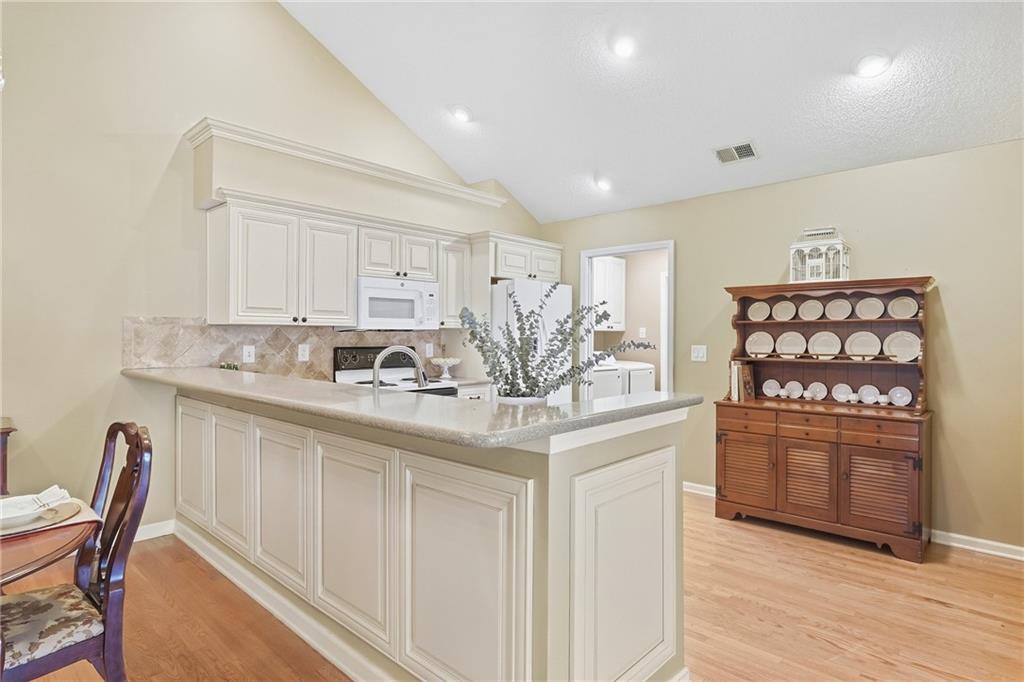 1402 Sweet Apple Circle Property Photo 9
