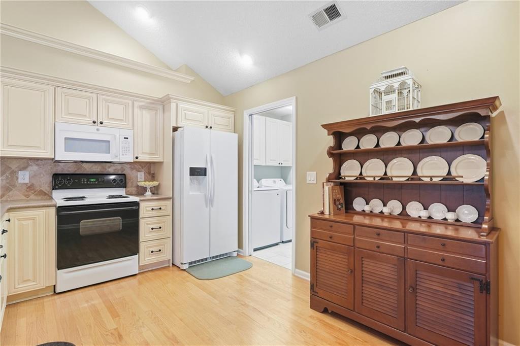 1402 Sweet Apple Circle Property Photo 12