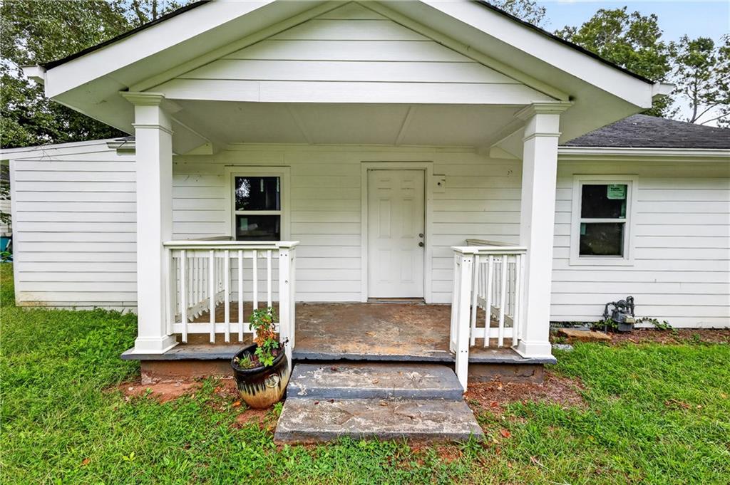 1672 Stanton Road Sw Property Photo 1