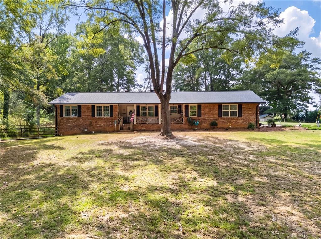 18 David Road Nw Property Photo 2