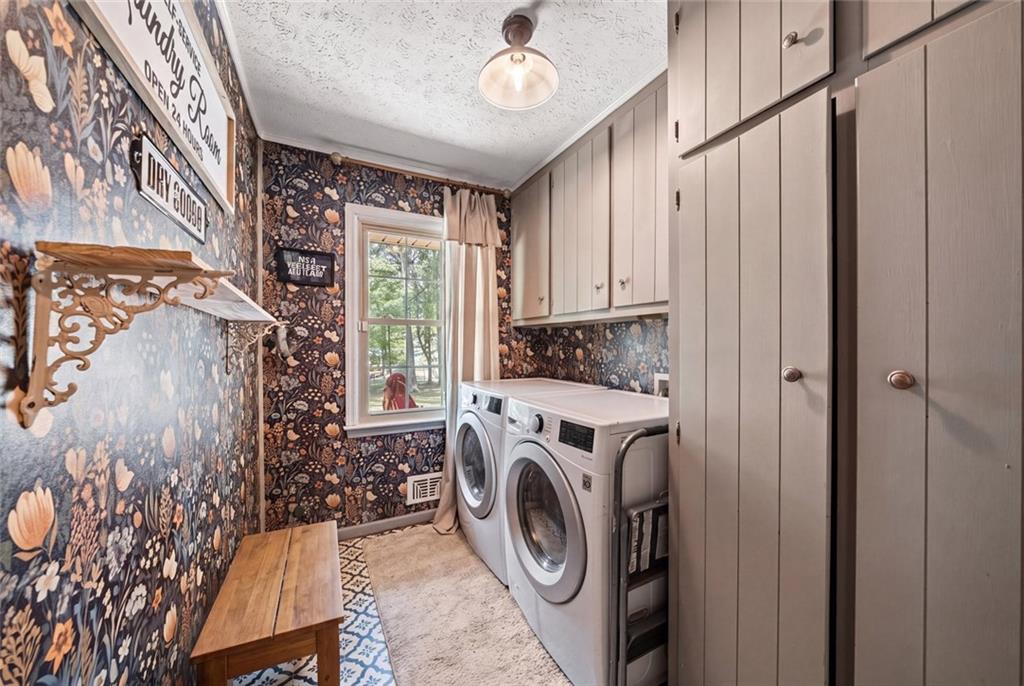 18 David Road Nw Property Photo 19