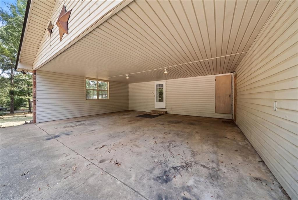 18 David Road Nw Property Photo 23